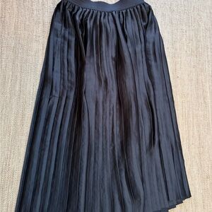 Lululemon Black Pleated Skirt size Medium